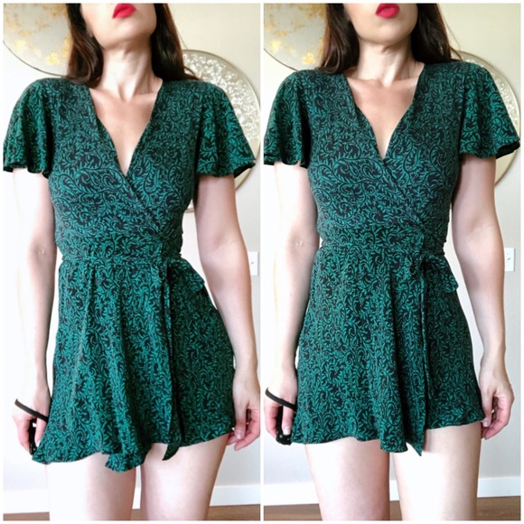 DVF Vintage Green Flutter Sleeve Wrap Dress SZ 2 - Picture 3 of 8
